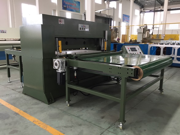 XYJ－3/120、150 偽裝布整板自動送料裁斷機